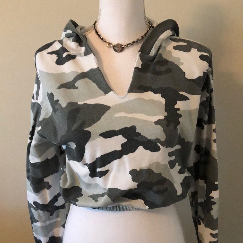 WILD FABLE Camo Cropped Hoodie